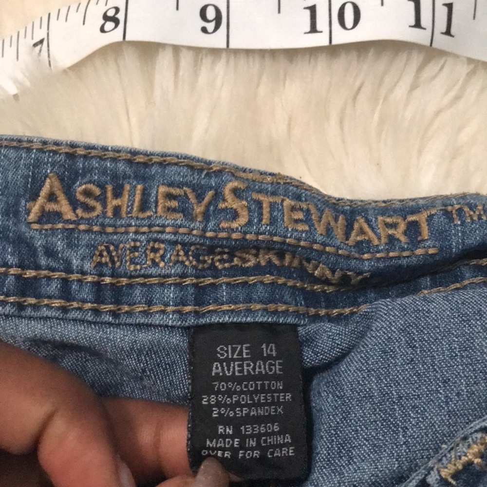 Blue Jeans - Picture 3 of 6